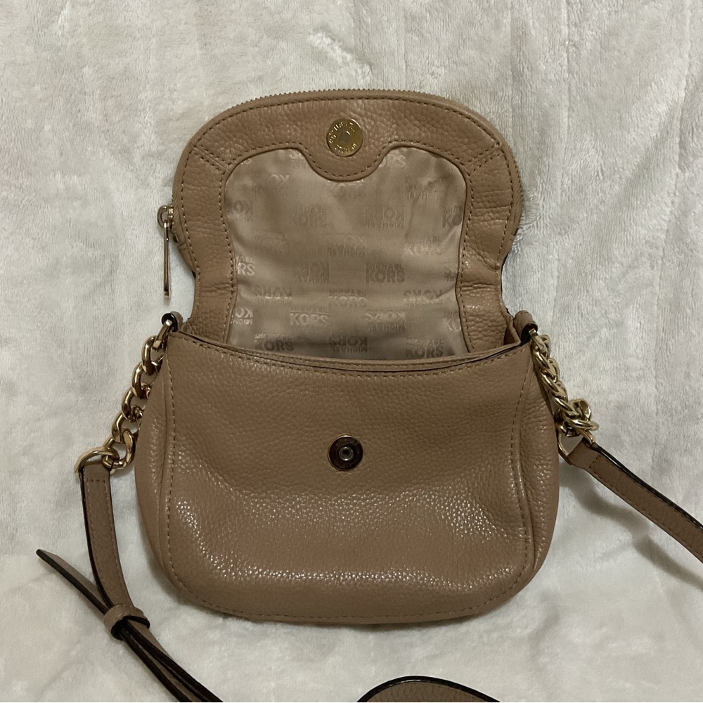 Michael Kors Taupe Pebbled Leather Crossbody with Gold Chain - Picture 3 of 10
